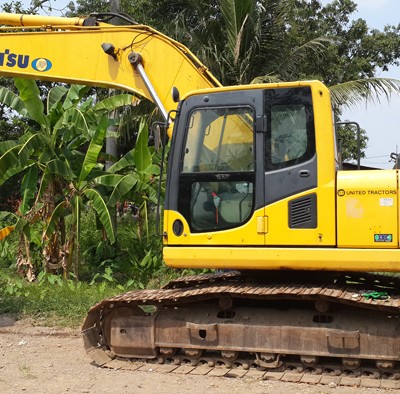 KOMATSU PC200-8